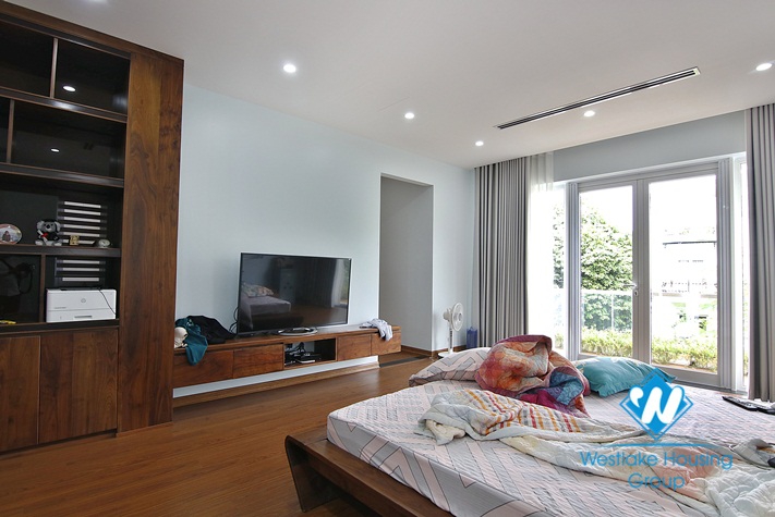  Massive ambassador corner villa for rent in Vinhomes Riverside - Long Bien